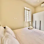 Charming Flat Off The Sea Front