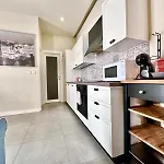 Charming Flat Off The Sea Front Daire *