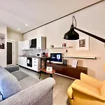 Daire Charming Flat Off The Sea Front *