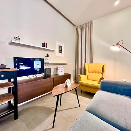 Charming Flat Off The Sea Front Gzira