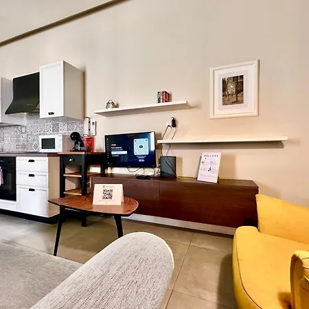 Appartement Charming Flat Off The Sea Front