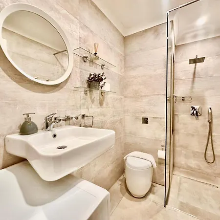 Appartement Charming Flat Off The Sea Front *