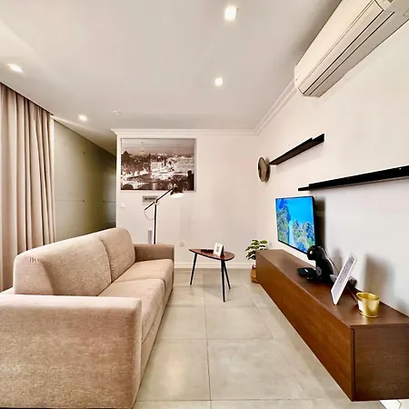 Appartement Charming Flat Off The Sea Front *