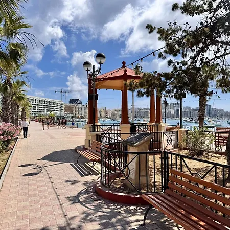 Charming Flat Off The Sea Front Daire Gzira