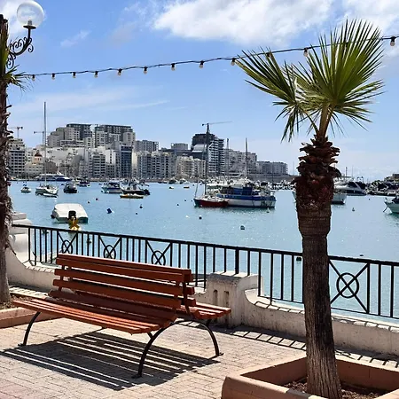 Charming Flat Off The Sea Front Daire *