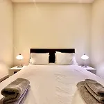 דירה Charming Flat Off The Sea Front