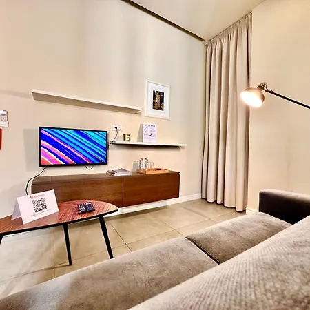 Charming Flat Off The Sea Front Apartament