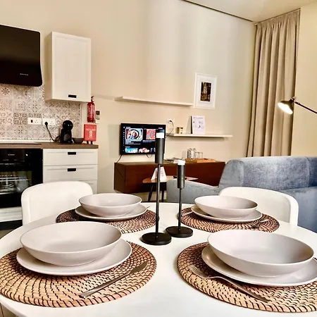 Charming Flat Off The Sea Front Apartament