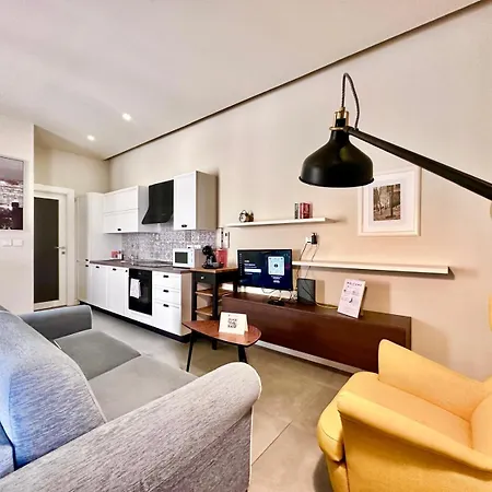 Apartment Charming Flat Off The Sea Front *