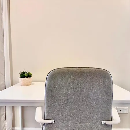 Apartment Charming Flat Off The Sea Front *