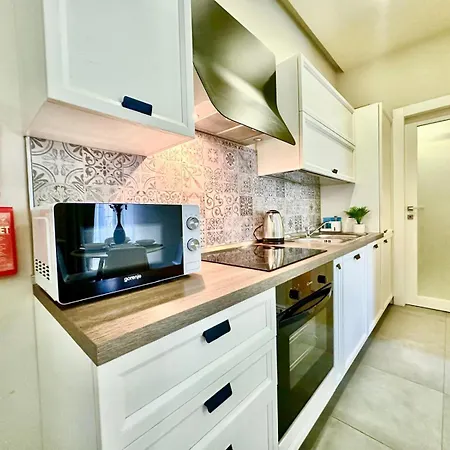 Charming Flat Off The Sea Front Gzira