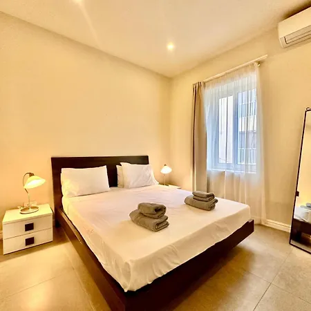 Charming Flat Off The Sea Front Gzira