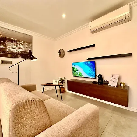 Charming Flat Off The Sea Front Apartamento