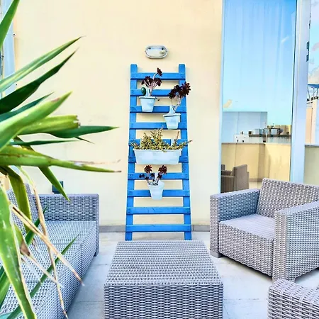 Apartmán Charming Flat Off The Sea Front