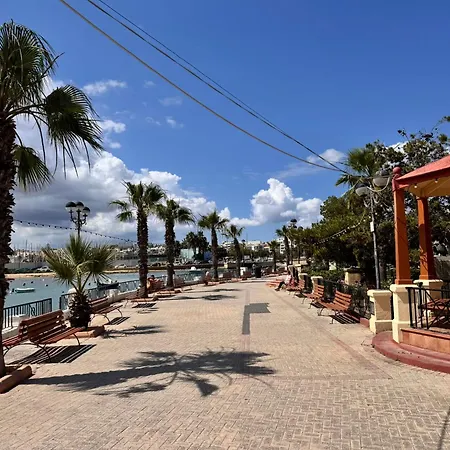 Apartmán Charming Flat Off The Sea Front