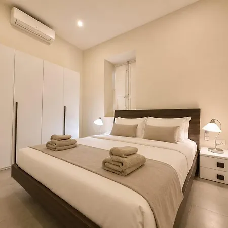 Charming Flat Off The Sea Front Apartamento