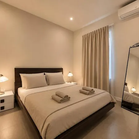 Charming Flat Off The Sea Front Apartamento