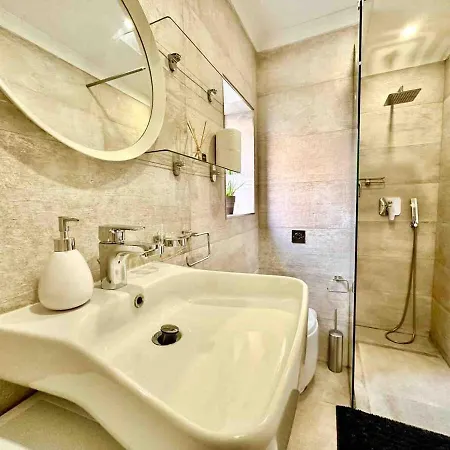 Charming Flat Off The Sea Front Appartement *