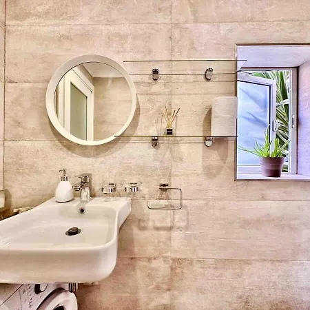 Appartement Charming Flat Off The Sea Front *