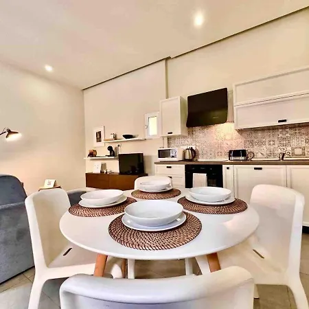 Charming Flat Off The Sea Front *