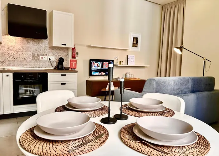 Charming Flat Off The Sea Front Apartman