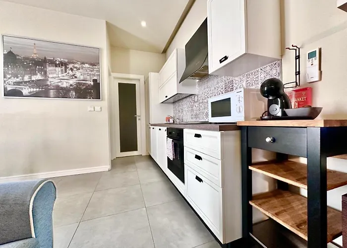 Charming Flat Off The Sea Front Lägenhet *