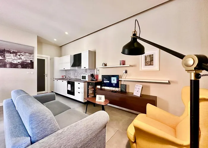 Apartman Charming Flat Off The Sea Front *