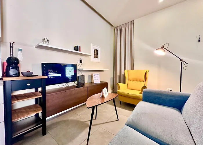 Charming Flat Off The Sea Front Gżira