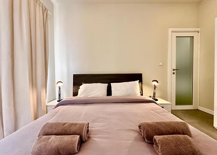 Lägenhet Charming Flat Off The Sea Front Gzira