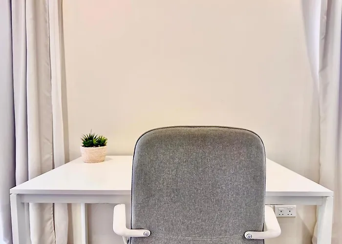 Lägenhet Charming Flat Off The Sea Front *