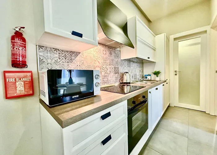 Charming Flat Off The Sea Front Gżira