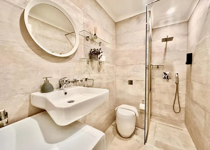 Apartman Charming Flat Off The Sea Front *