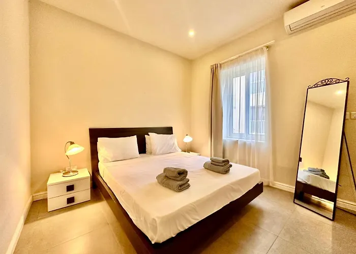 Charming Flat Off The Sea Front Gżira