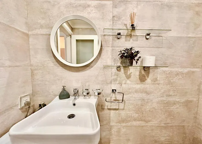 Lägenhet Charming Flat Off The Sea Front *