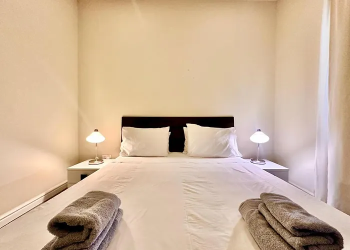 Apartman Charming Flat Off The Sea Front