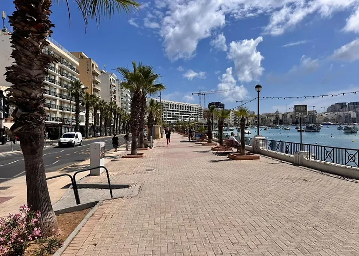 Apartment Charming Flat Off The Sea Front *