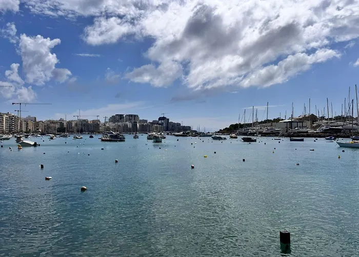 Charming Flat Off The Sea Front Gzira