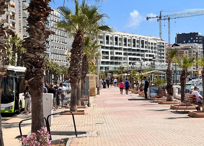 Charming Flat Off The Sea Front Apartman